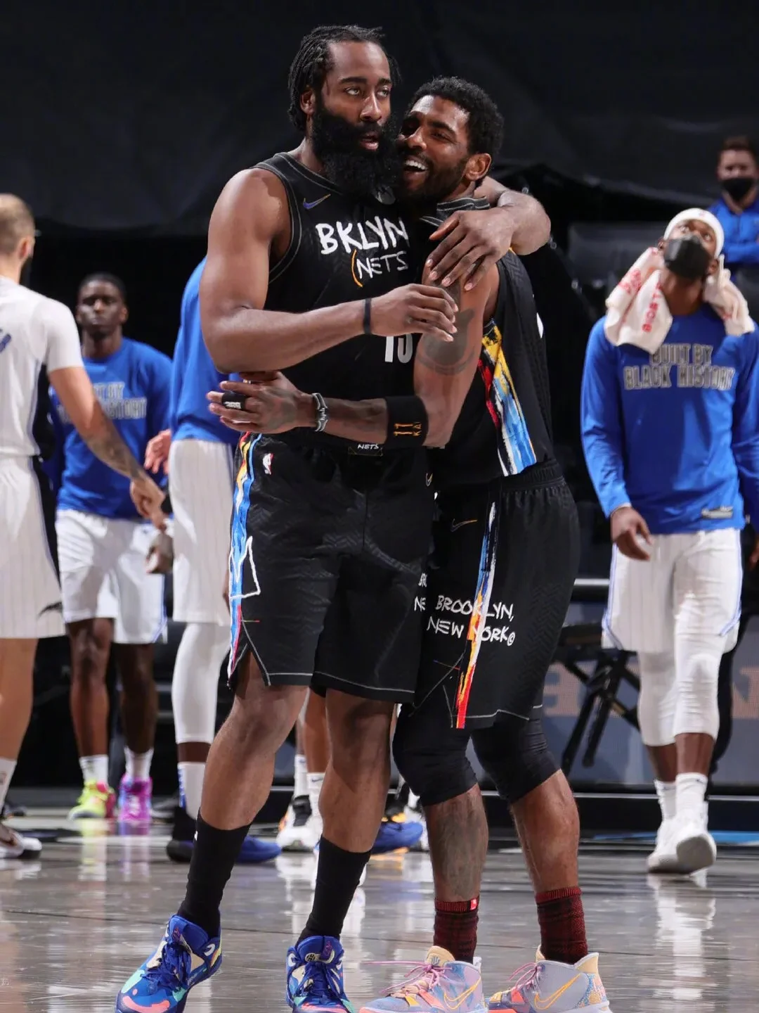 Uzi重要时刻比赛局势复杂，篮网带队取胜！