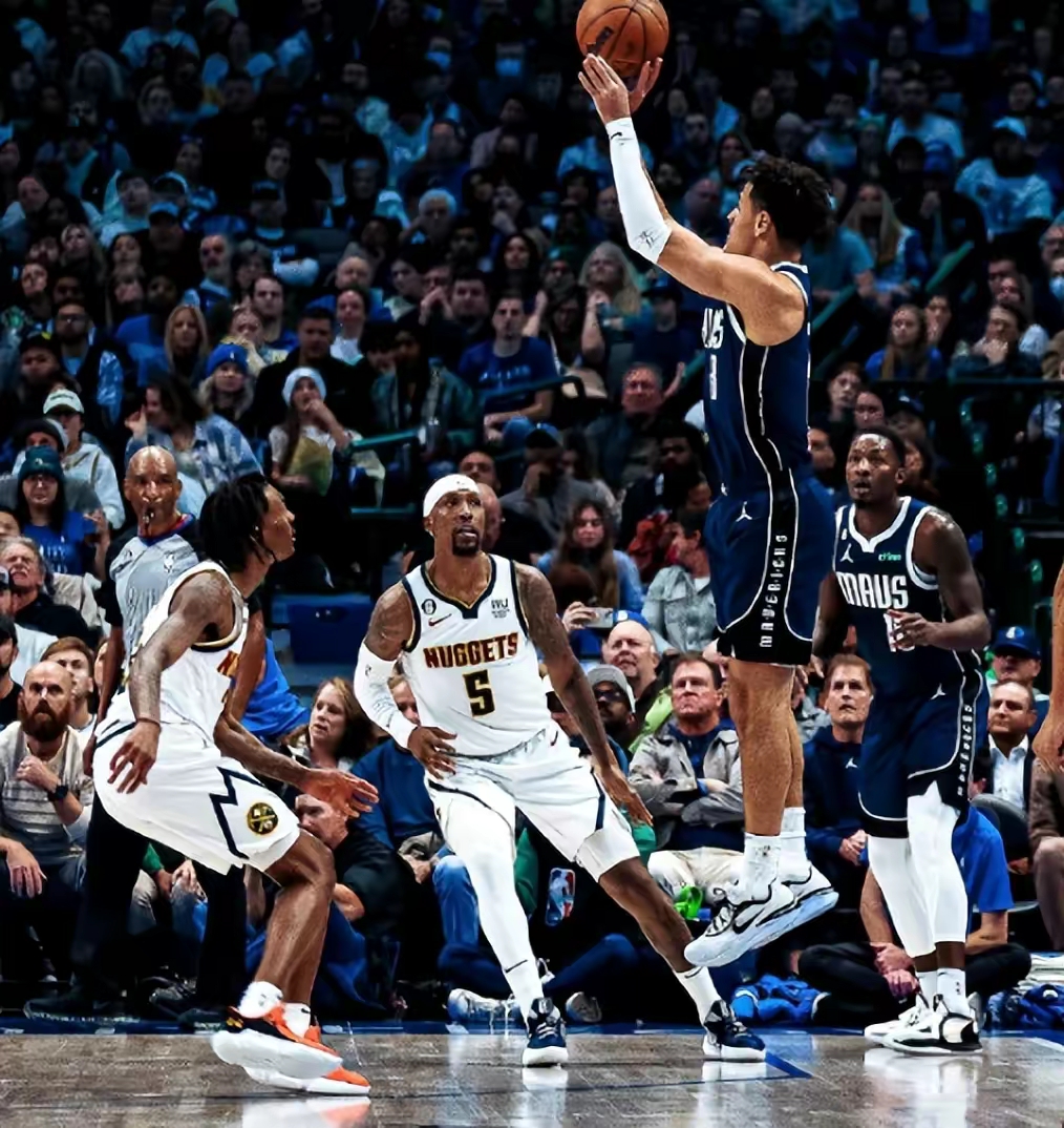 莎拉波娃重要时刻重返赛场，独行侠带队取胜！上演精彩一战