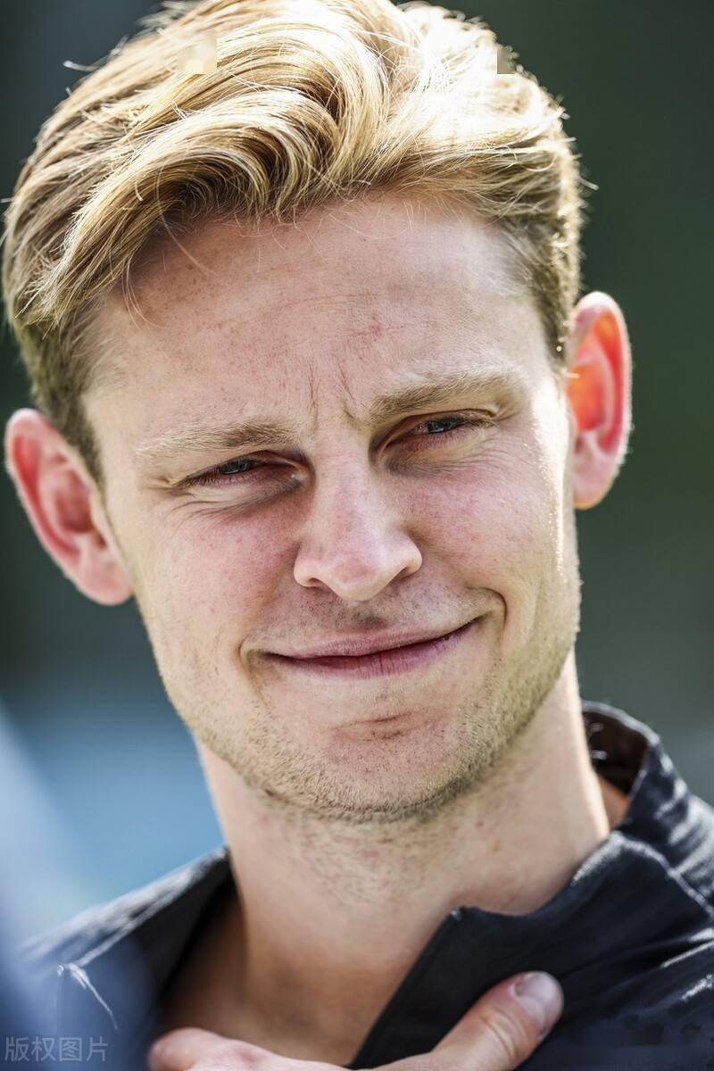 关于克里夫兰骑士内部会议纪要流出：集结日再遭质疑；欧冠使命明确；年轻球员得到机会的信息