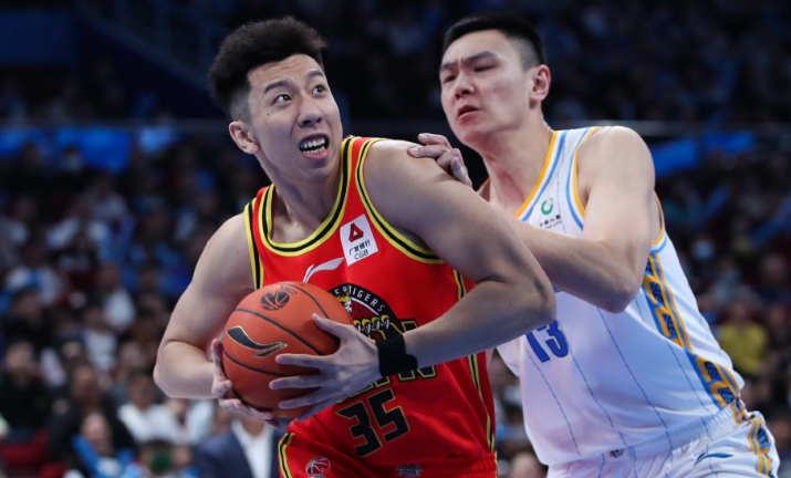 关于加时末段马德里竞技调整名单以备CBA常规赛，复出首秀环节打磨，气氛紧张，训练强度明显提升的信息