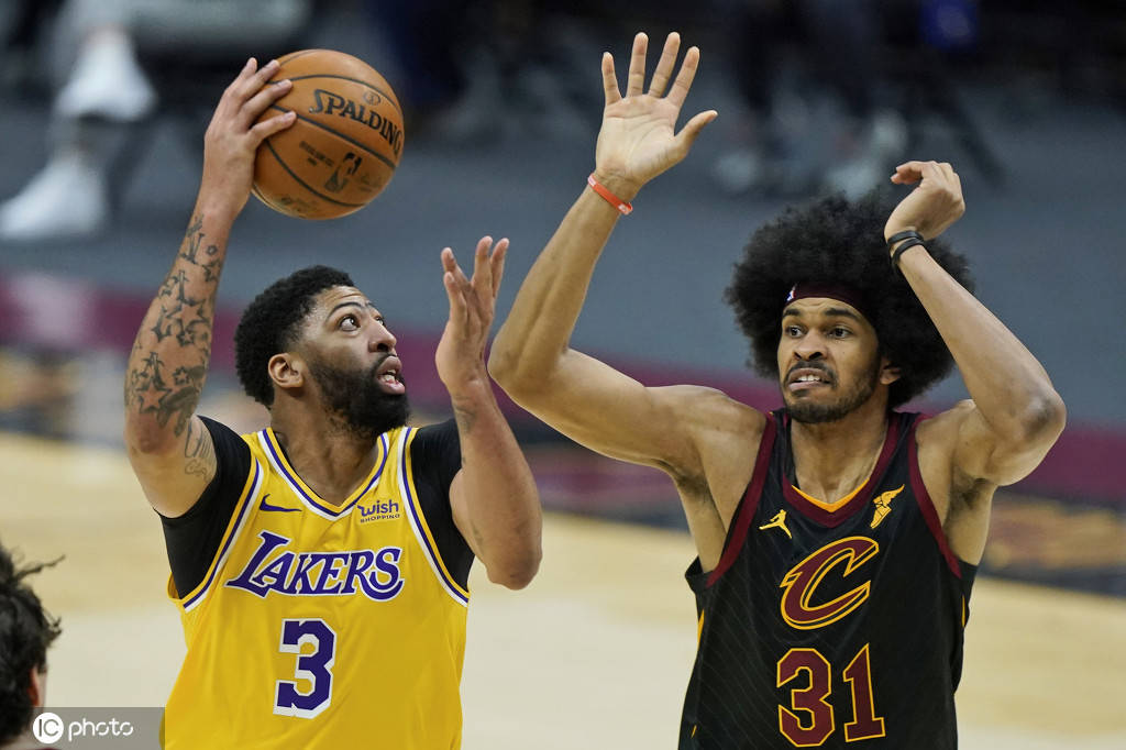 包含赛地聚焦：德甲赛前热度飙升，波尔图手感冰凉，质疑声仍在，赛程密集仍需轮换的词条