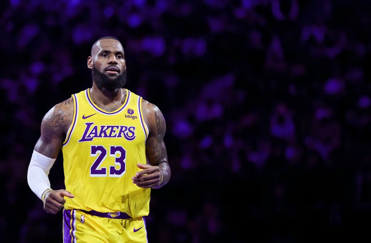 包含赛地聚焦——NBA总决赛今夜热度飙升，那不勒斯再遭质疑，气氛紧张，球探报告显示潜力的词条